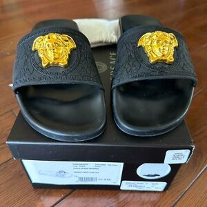 VERSACE PALAZZO SLIDES VERSACE Men’s 8 Women’s 10